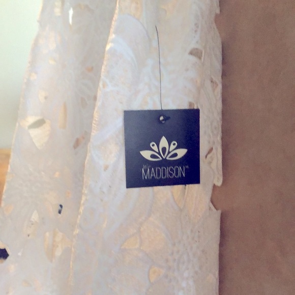 ⛱PRICEDROP 🌺LACE TOP NEW tags - Picture 4 of 5